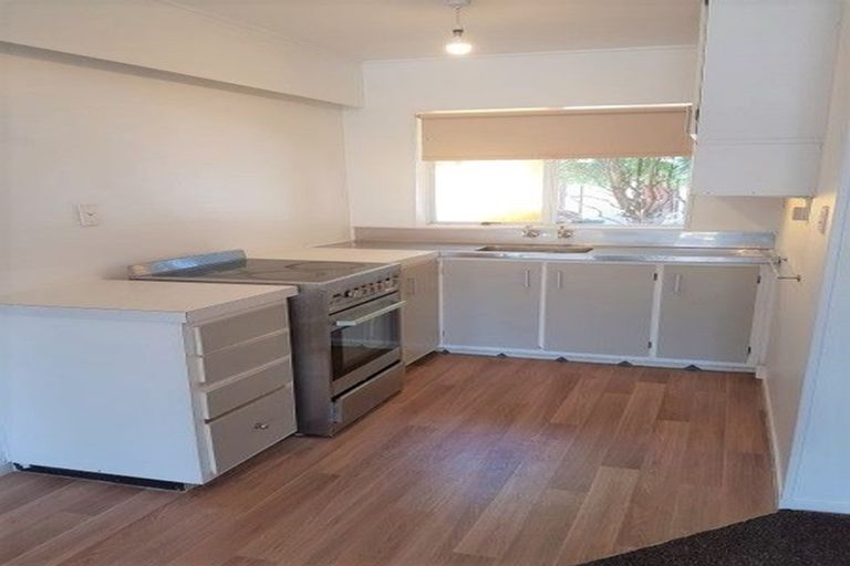 Photo of property in 2/31 Mana Avenue, Titahi Bay, Porirua, 5022