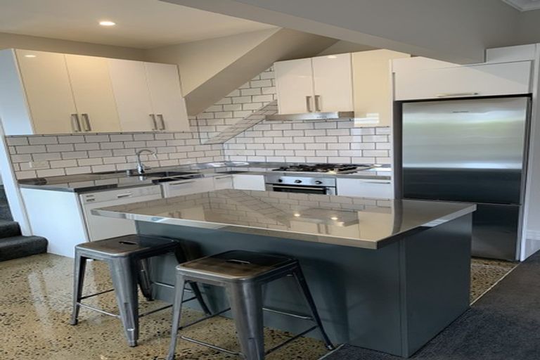 Photo of property in 122 Rongotai Road, Kilbirnie, Wellington, 6022