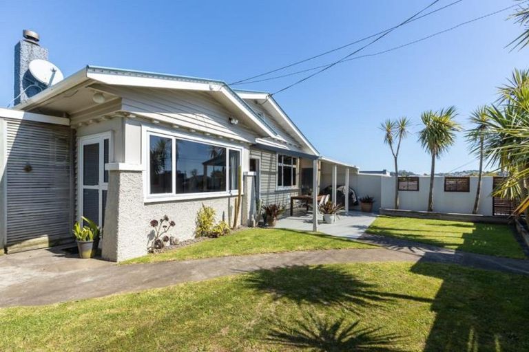 Photo of property in 25 Birdwood Avenue, Moturoa, New Plymouth, 4310