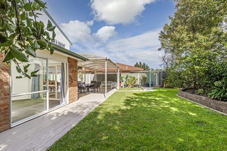 Photo of property in 26 Bundoran Way, Pinehill, Auckland, 0632