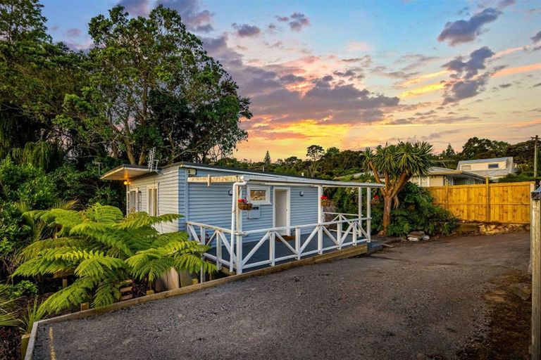 Photo of property in 1/9 Norman Road, Titirangi, Auckland, 0604