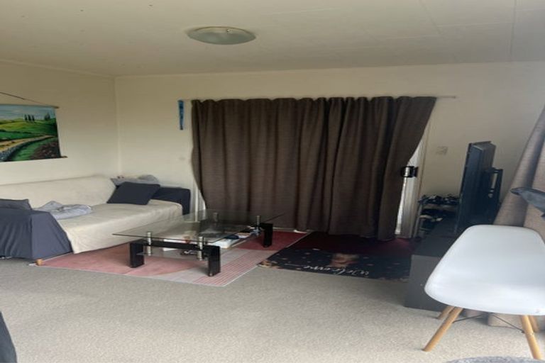 Photo of property in 1/207 East Coast Road, Castor Bay, Auckland, 0620