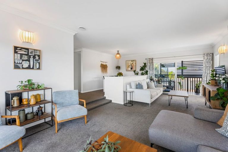 Photo of property in 2/52 Maxwelton Drive, Mairangi Bay, Auckland, 0630