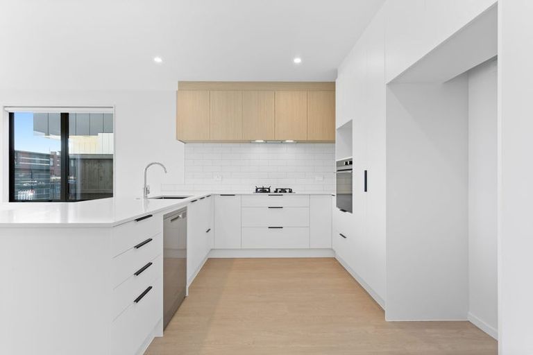 Photo of property in 22 Park Green Avenue, Rosehill, Papakura, 2113