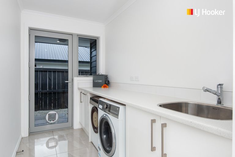 Photo of property in 8 Kinloch Place, Mosgiel, 9024