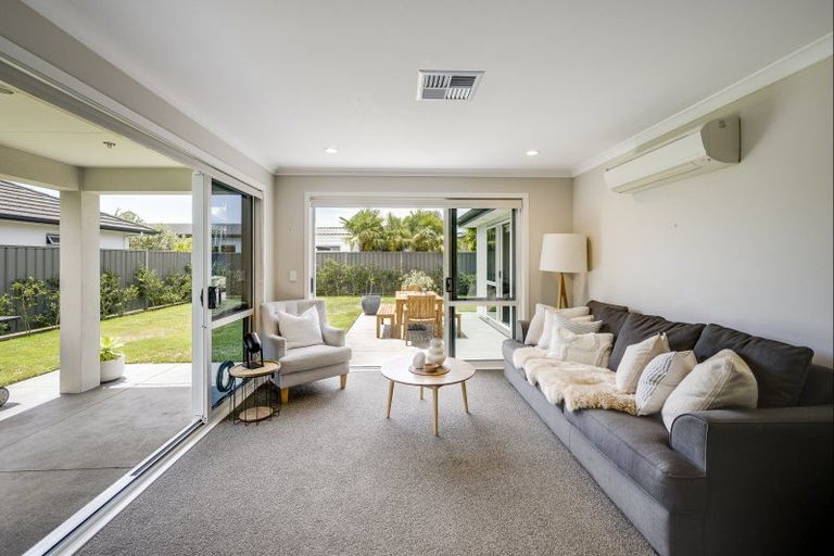 Photo of property in 17 Aoraki Road, Poraiti, Napier, 4112