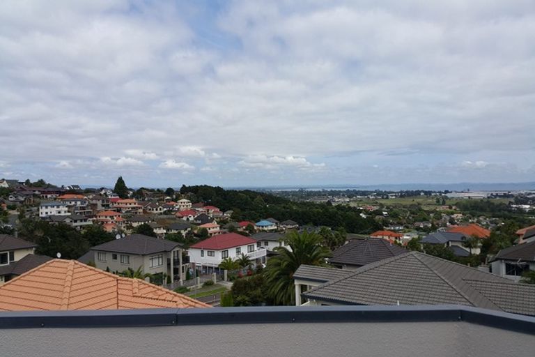 Photo of property in 43 Ribbonwood Crescent, Goodwood Heights, Auckland, 2105