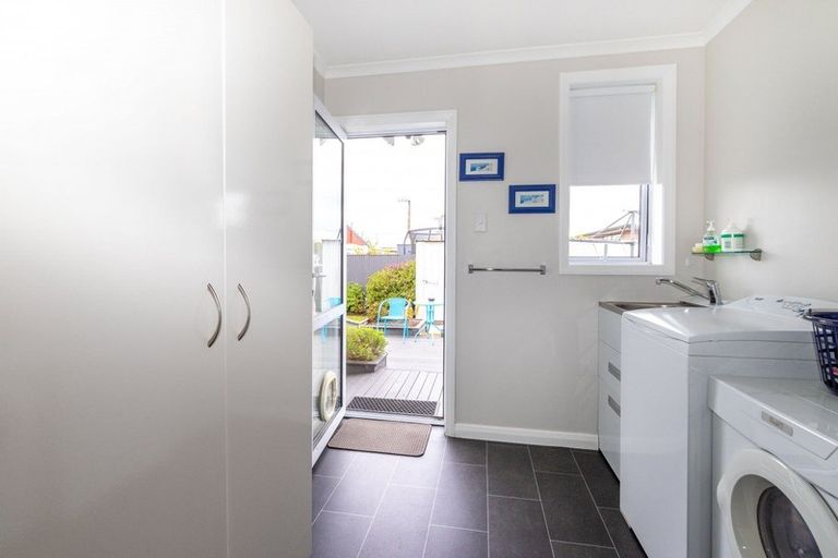 Photo of property in 141 Macandrew Road, South Dunedin, Dunedin, 9012