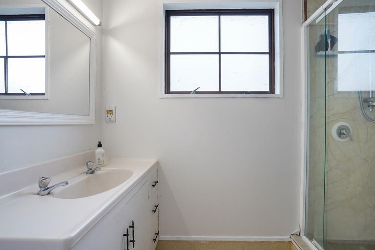 Photo of property in 6 Centennial Drive, Hokowhitu, Palmerston North, 4410