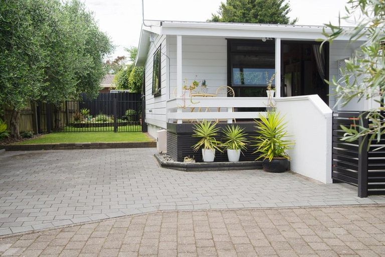 Photo of property in 15 Waitawa Place, Lynmore, Rotorua, 3010