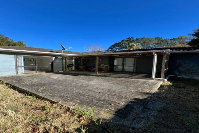 Photo of property in 28 Claverdon Drive, Massey, Auckland, 0614