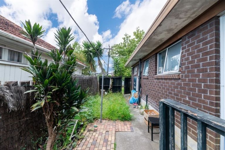 Photo of property in 6/13 Seabrook Avenue, New Lynn, Auckland, 0600
