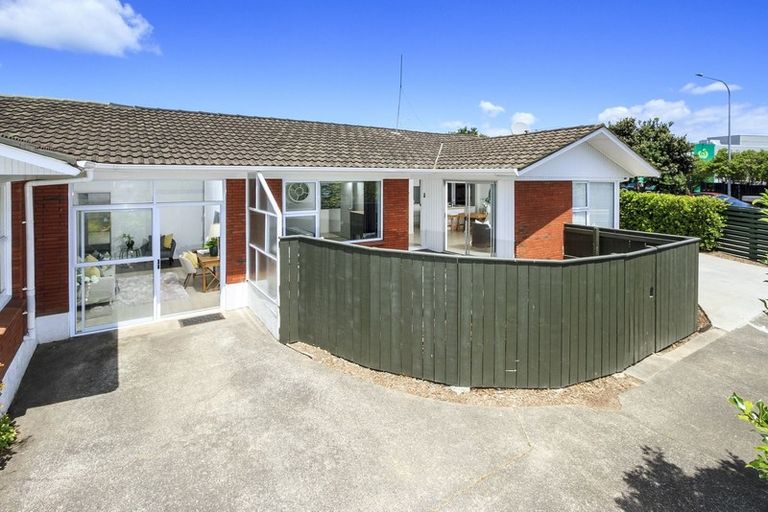 Photo of property in 1/344 Lake Road, Hauraki, Auckland, 0622