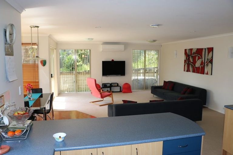 Photo of property in 28 Black Teal Close, Unsworth Heights, Auckland, 0632