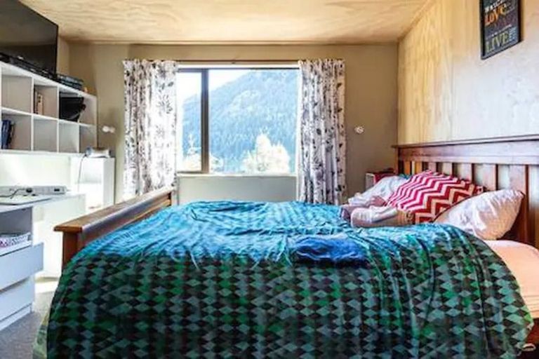 Photo of property in 26 Mackinnon Terrace, Sunshine Bay, Queenstown, 9300