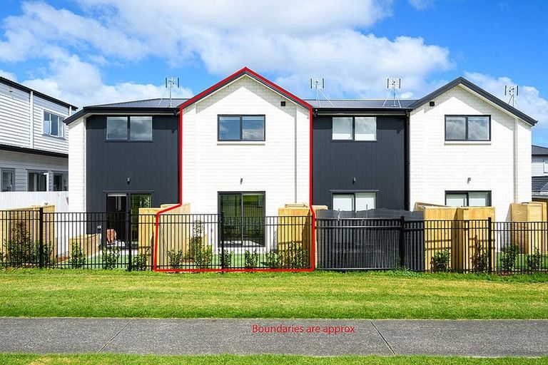 Photo of property in 9/87 Taikata Road, Te Atatu Peninsula, Auckland, 0610