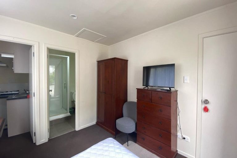 Photo of property in 8d Schnapper Rock Road, Schnapper Rock, Auckland, 0632