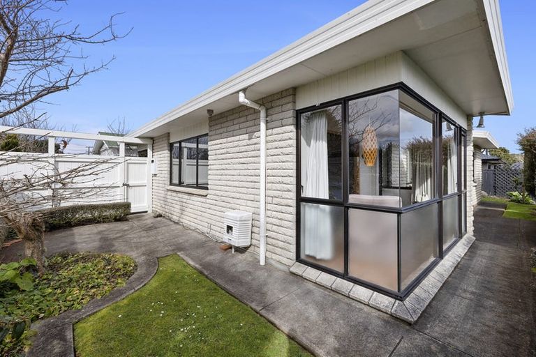 Photo of property in 3 Kura Street, Brooklands, New Plymouth, 4310