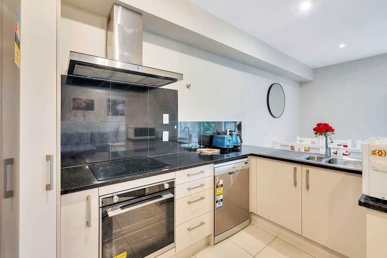 Photo of property in 10/45a Swanson Road, Henderson, Auckland, 0610