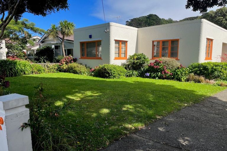 Photo of property in 150a The Parade, Island Bay, Wellington, 6023