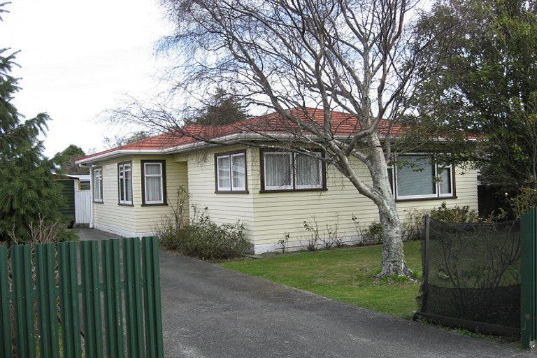 Photo of property in 27 Russell Road, Wainuiomata, Lower Hutt, 5014