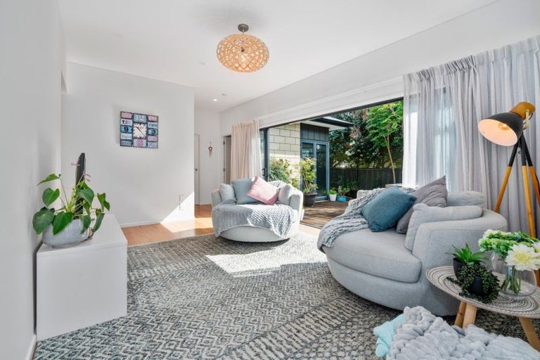 Photo of property in 28 Seaview Road, Otumoetai, Tauranga, 3110