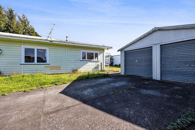 Photo of property in 35 Gladstone Street, Hawera, 4610