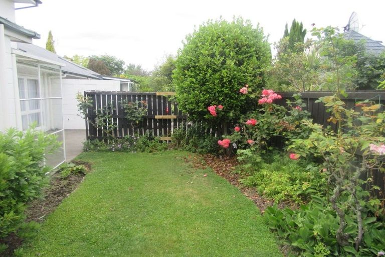 Photo of property in 2/96 Hinau Street, Riccarton, Christchurch, 8041