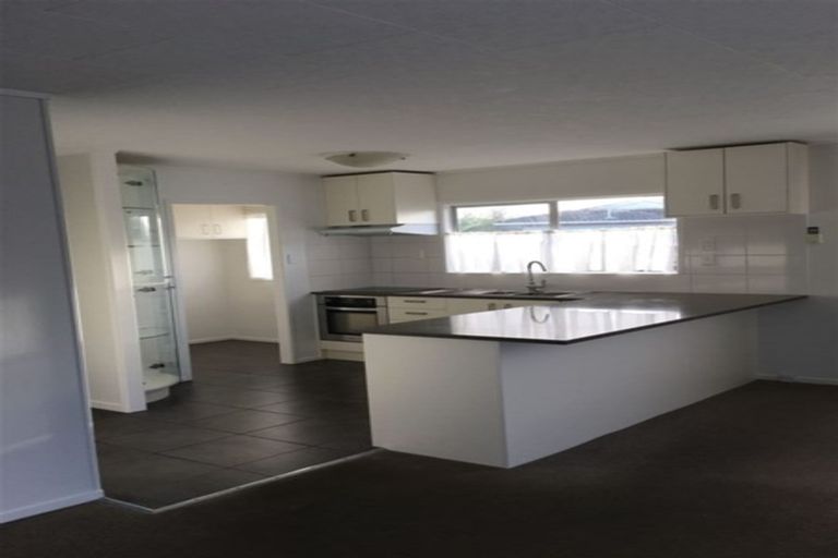 Photo of property in 2 Silverstone Place, Henderson, Auckland, 0612