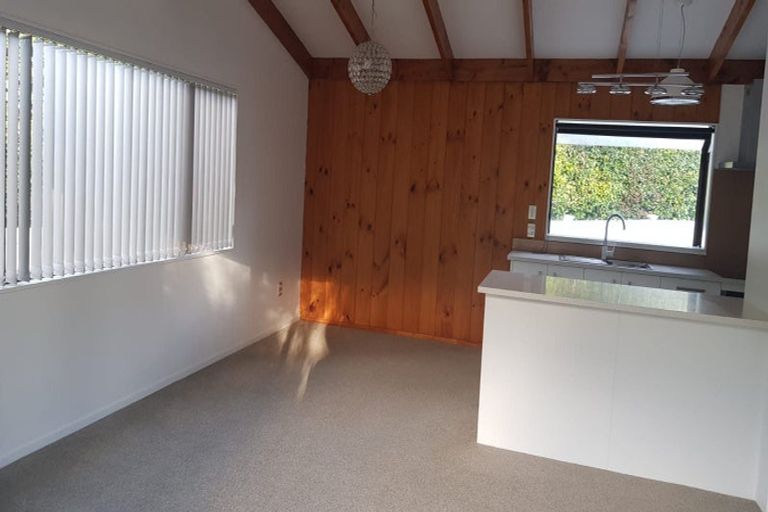 Photo of property in 10a Tirimoana Road, Te Atatu South, Auckland, 0602