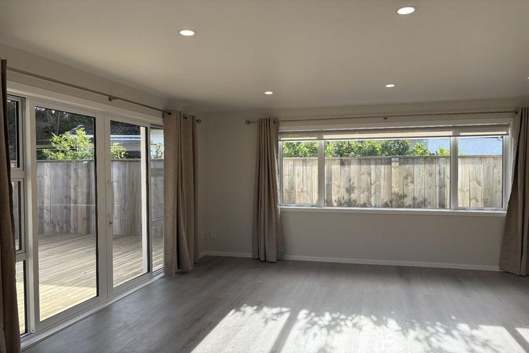 Photo of property in 1/5 Tawa Terrace, Tawa, Wellington, 5028