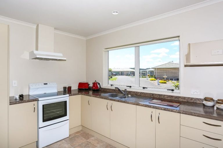 Photo of property in 4/8 Village Place, Tuakau, 2121