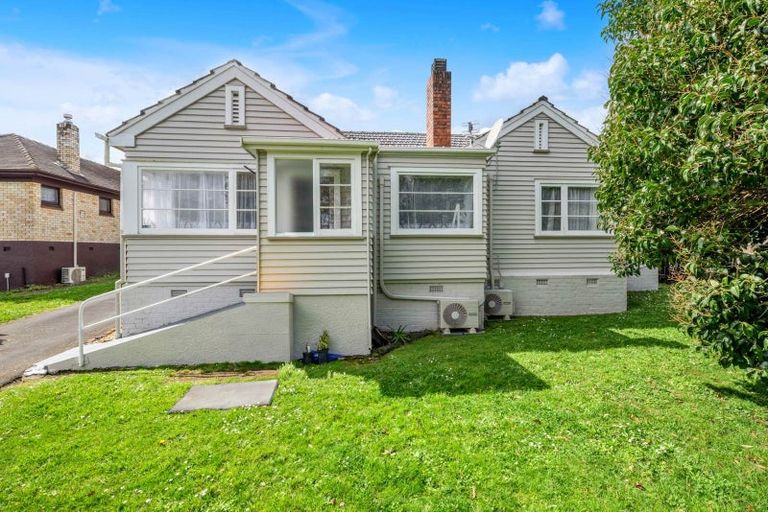 Photo of property in 2/14 Great South Road, Manurewa, Auckland, 2102
