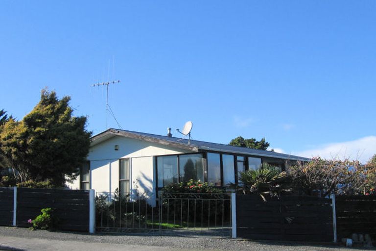 Photo of property in 10 Mountainview Terrace, Otaki Beach, Otaki, 5512
