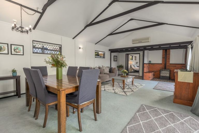 Photo of property in 10 Kakariki Grove, Waikanae, 5036