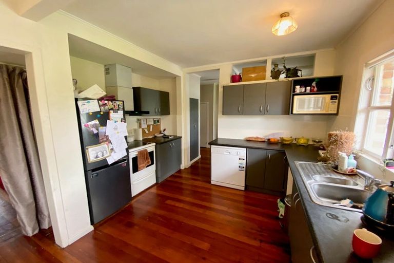 Photo of property in 260 Henderson Valley Road, Henderson, Auckland, 0612