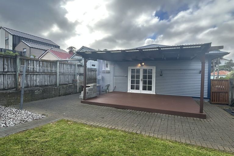 Photo of property in 15 Rolleston Street, Mount Cook, Wellington, 6021