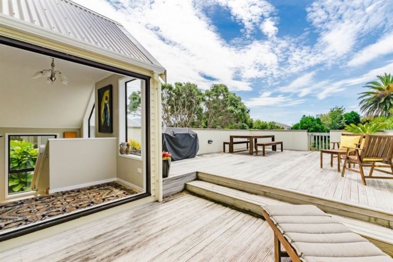 Photo of property in 21 Ocean Road, Paraparaumu Beach, Paraparaumu, 5032