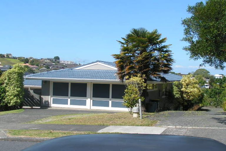 Photo of property in 25 Ravenwood Drive, Forrest Hill, Auckland, 0620