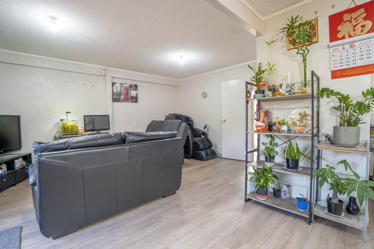 Photo of property in 19 Hollydale Grove, Churton Park, Wellington, 6037