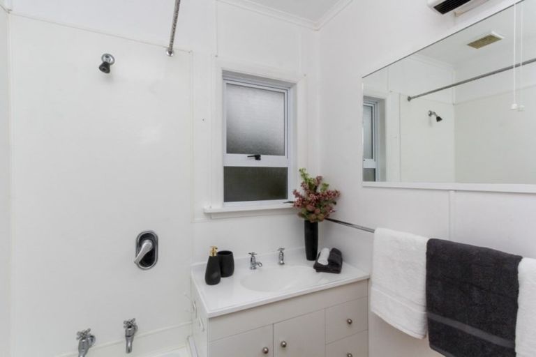 Photo of property in 21 Walsh Road, Westown, New Plymouth, 4310