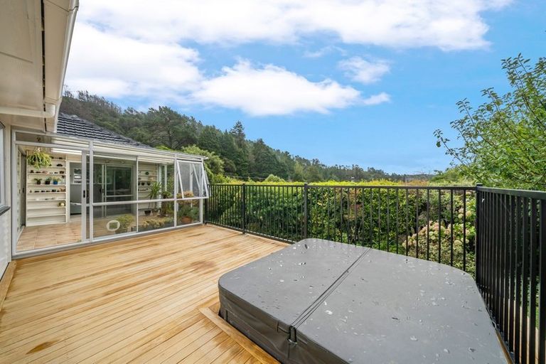 Photo of property in 489 Stokes Valley Road, Stokes Valley, Lower Hutt, 5019