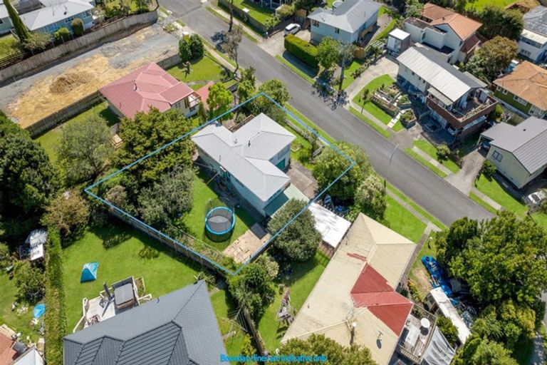 Photo of property in 3 La Trobe Street, Pakuranga Heights, Auckland, 2010