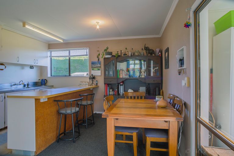 Photo of property in 5 Main Road, Pleasant Point, 7903