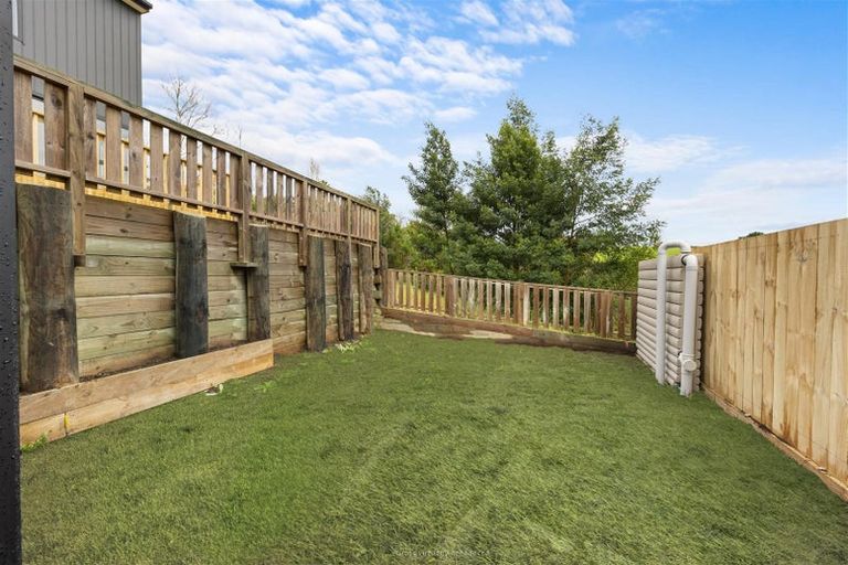 Photo of property in 4 Kautawa Lane, Massey, Auckland, 0614