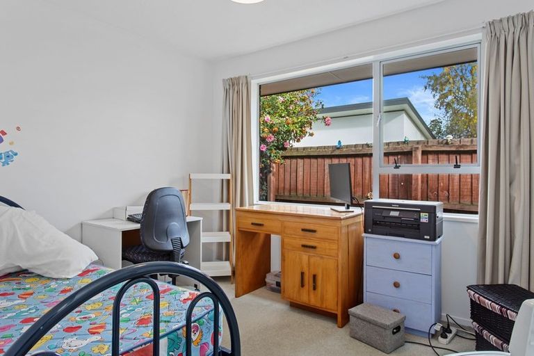 Photo of property in 1/25b Ramore Place, Redwood, Christchurch, 8051