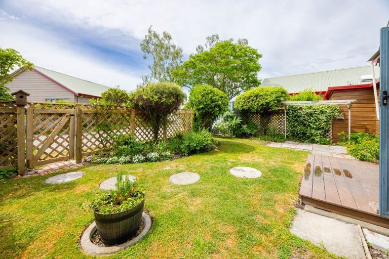 Photo of property in 2/411 Eastbourne Street East, Hastings, 4122