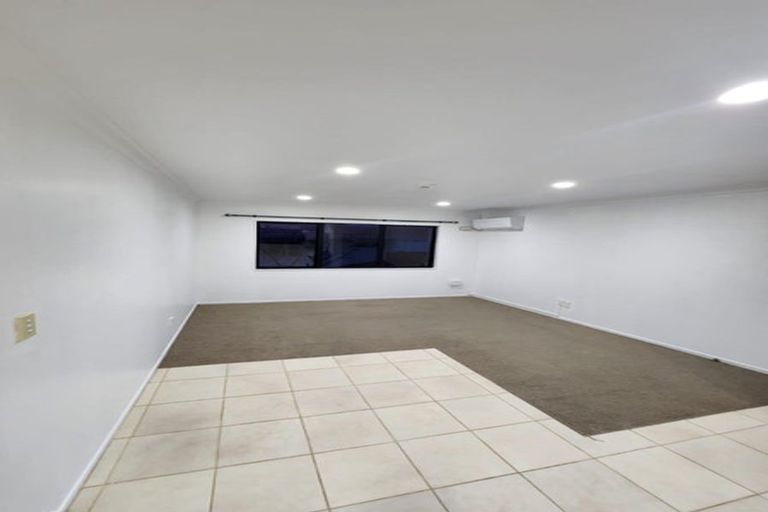 Photo of property in 24 Vireya Court, Goodwood Heights, Auckland, 2105