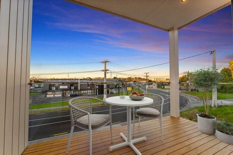 Photo of property in 3/16 Binsted Road, New Lynn, Auckland, 0600