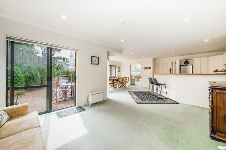 Photo of property in 18 Lorna Irene Drive, Raumati South, Paraparaumu, 5032